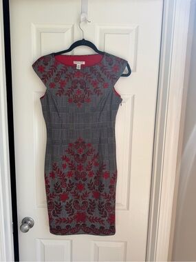 London Style Gray Plaid Midi Dress with Red Floral Embroidery